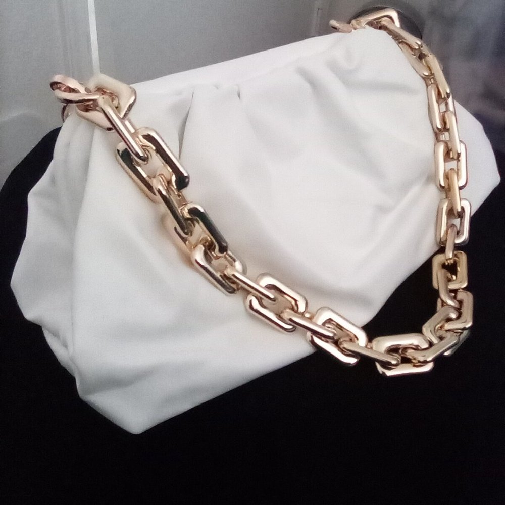 The Chain Pouch - Picture 3 of 5